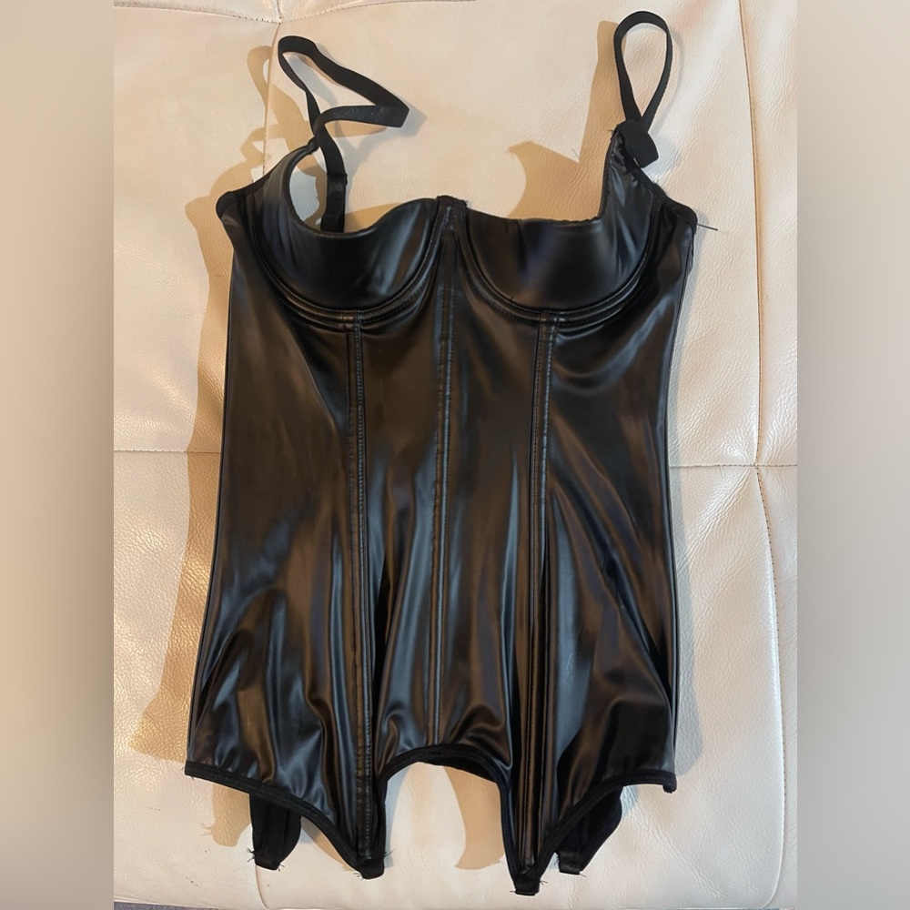 Wet look half bust corset NWOT